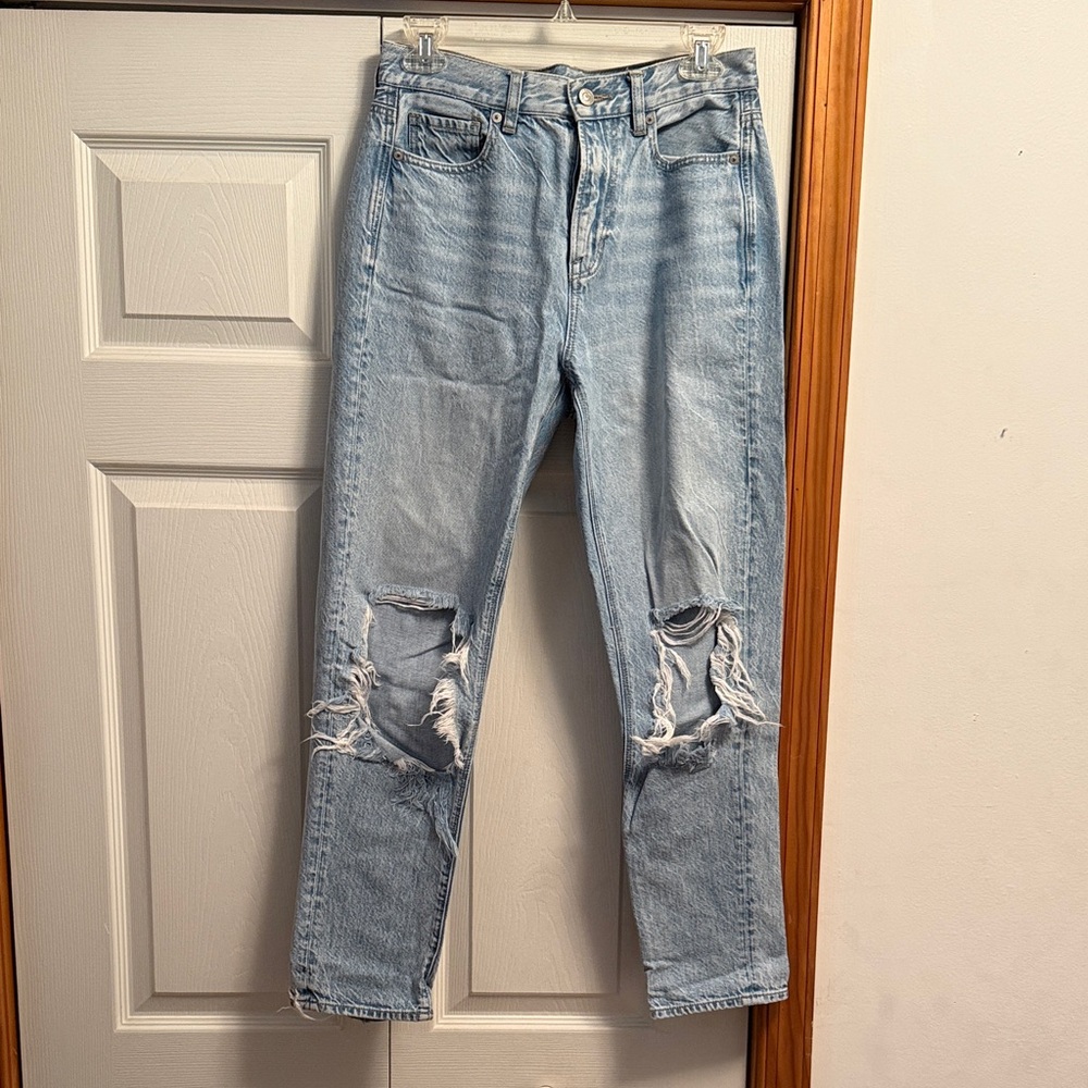 American Eagle Outfitters Light Blue Ripped Boyfriend Jeans